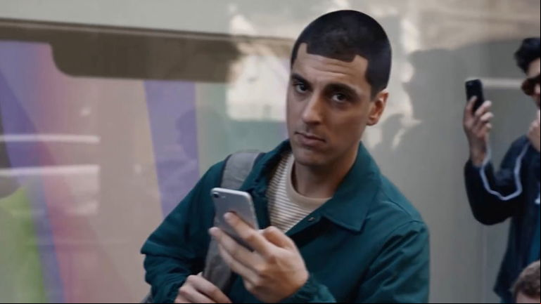 El tiempo da la razón a Apple: Samsung está eliminando los anuncios en los que se burlaba del iPhone
