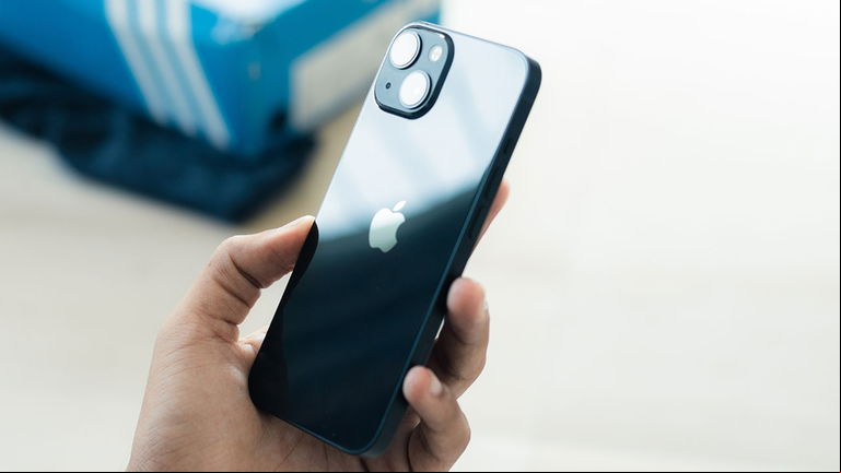 iPhone 13 en 2025: ¿merece la pena comprarlo?