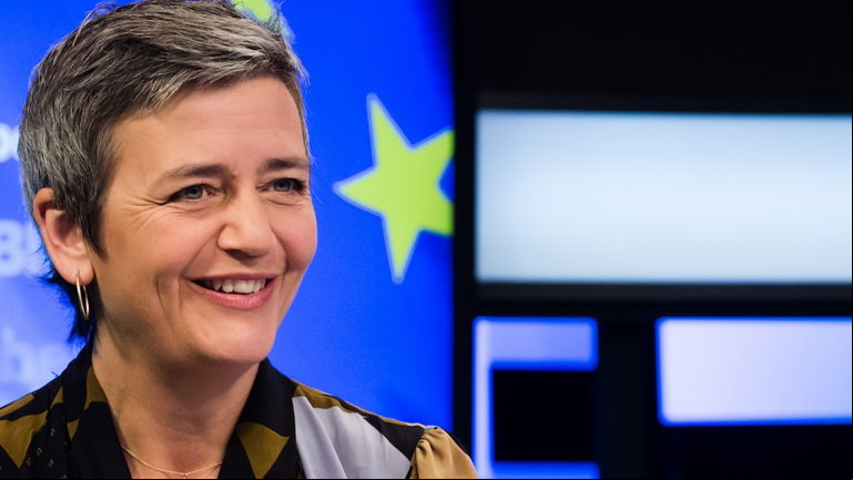 "Apple debe permitir las tiendas de aplicaciones de terceros" le ha dicho Margrethe Vestager a Tim Cook